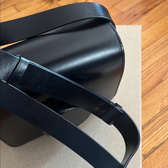 Lemaire camere bag black with dustbag and box in EUC-almost new - Picture 12 of 15